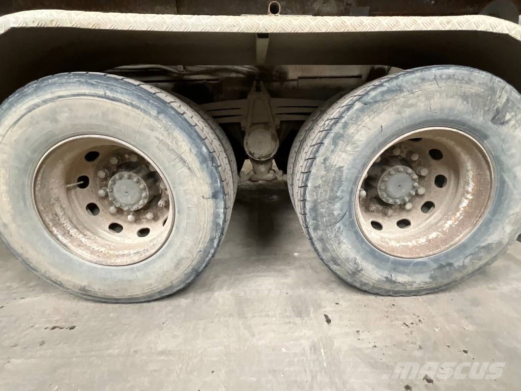 Volvo FH 16 520 8X4 Rol kiper kamioni sa kukom za podizanje tereta