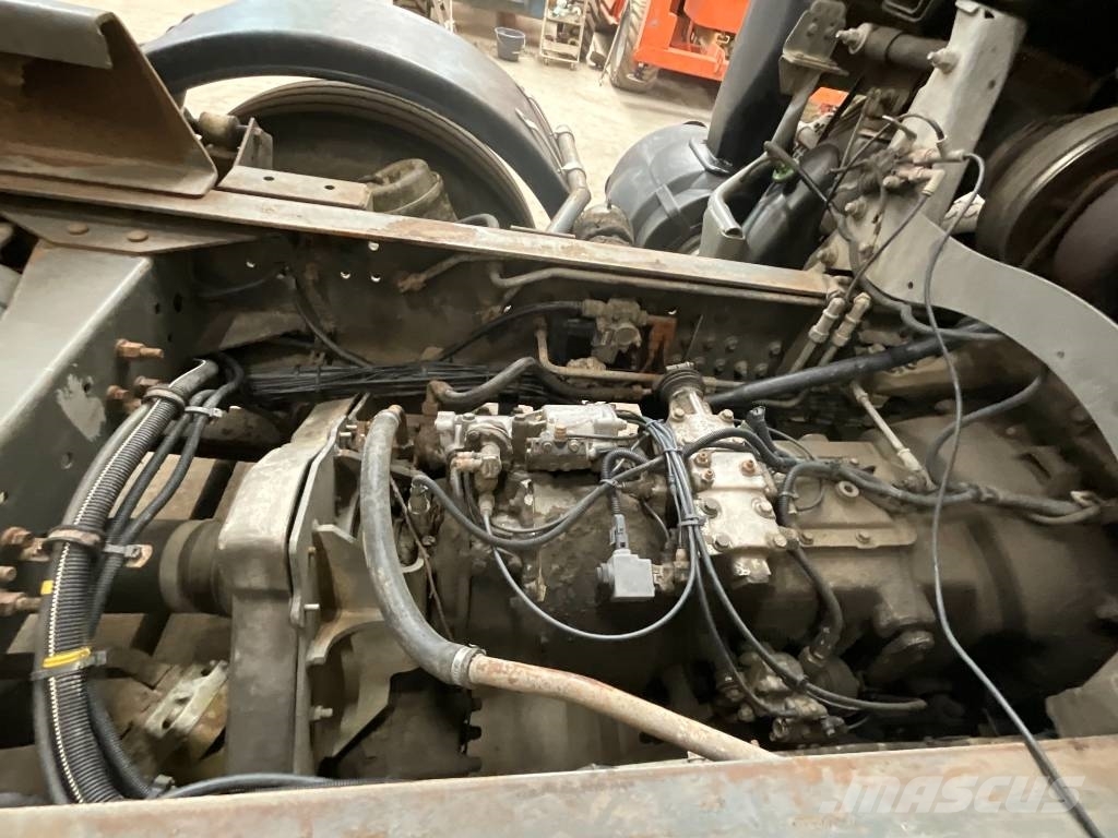Volvo FH 16 520 8X4 Rol kiper kamioni sa kukom za podizanje tereta