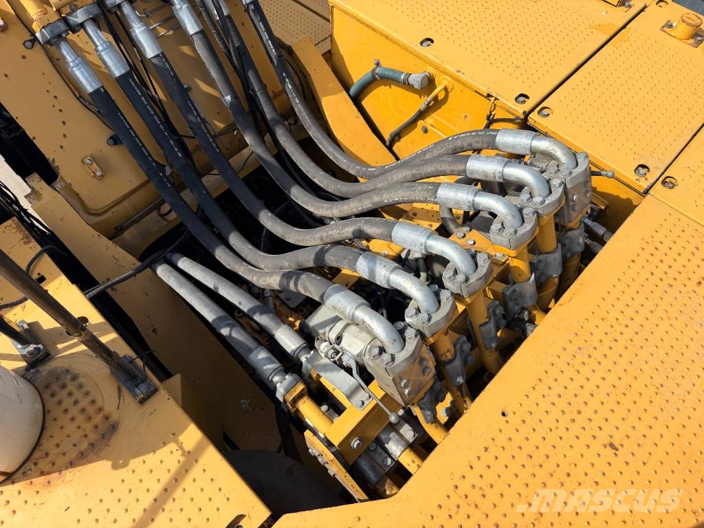 CAT 374D L Pelle sur chenilles