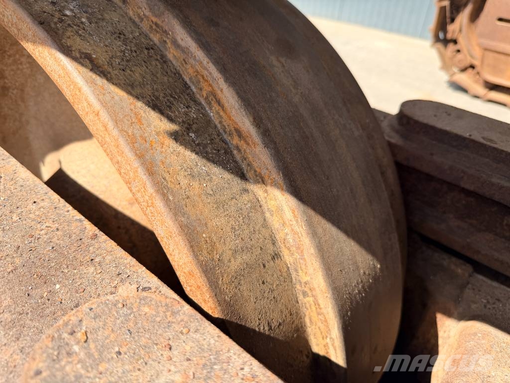 CAT 374D L Pelle sur chenilles