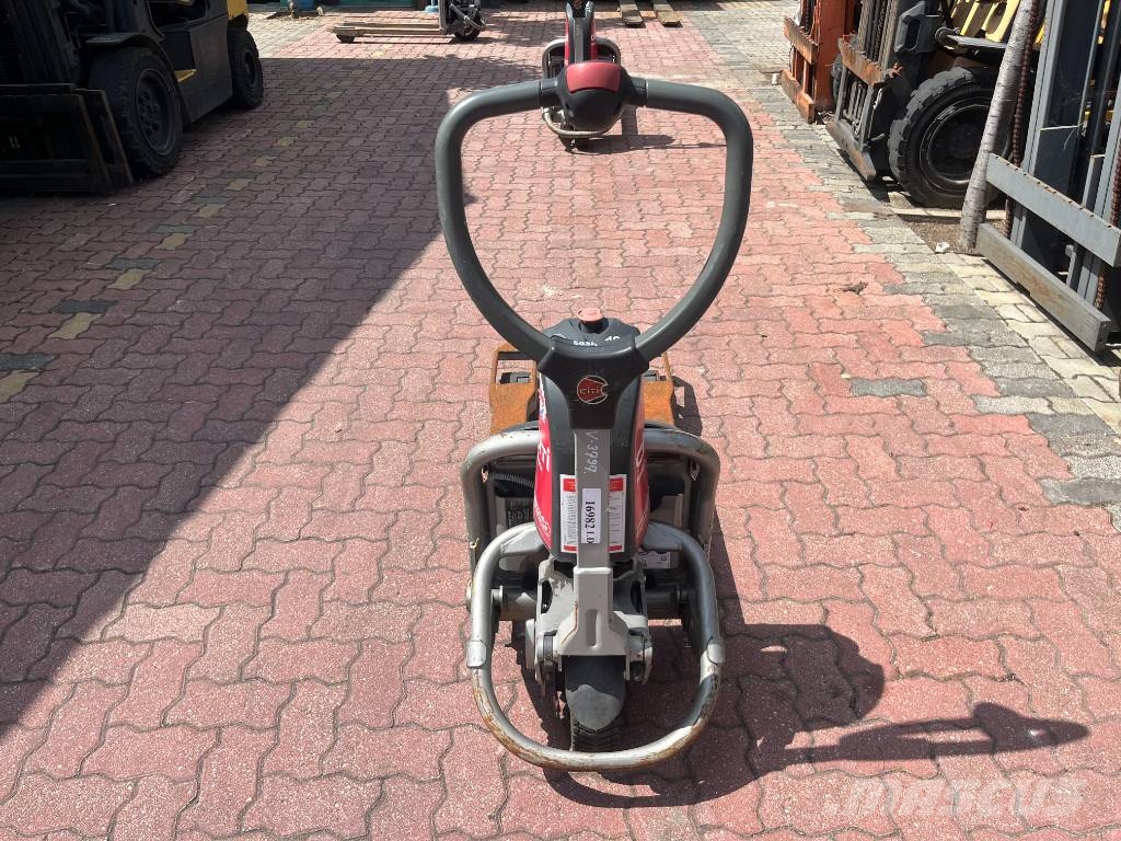 Linde CITI T05 /130/ V-3797 OB شاحنات مناولة ذاتية الدفع