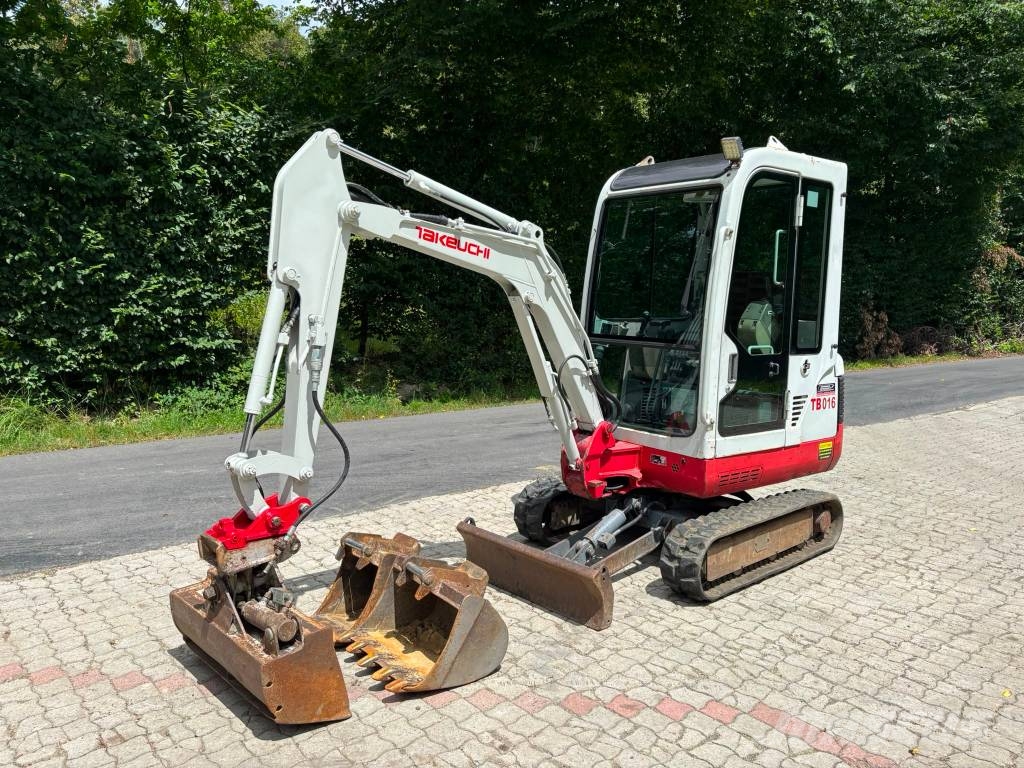 Takeuchi TB 016 小型挖土機/掘鑿機<7t(小型挖掘機)