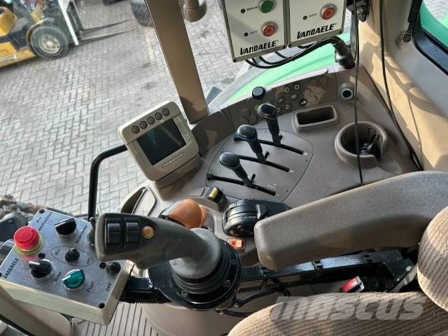 John Deere Vandale Bermmaaier en Zuigcombinatie 7430 AS Traktoren