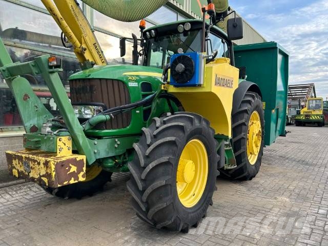 John Deere Vandale Bermmaaier en Zuigcombinatie 7430 AS Traktoren