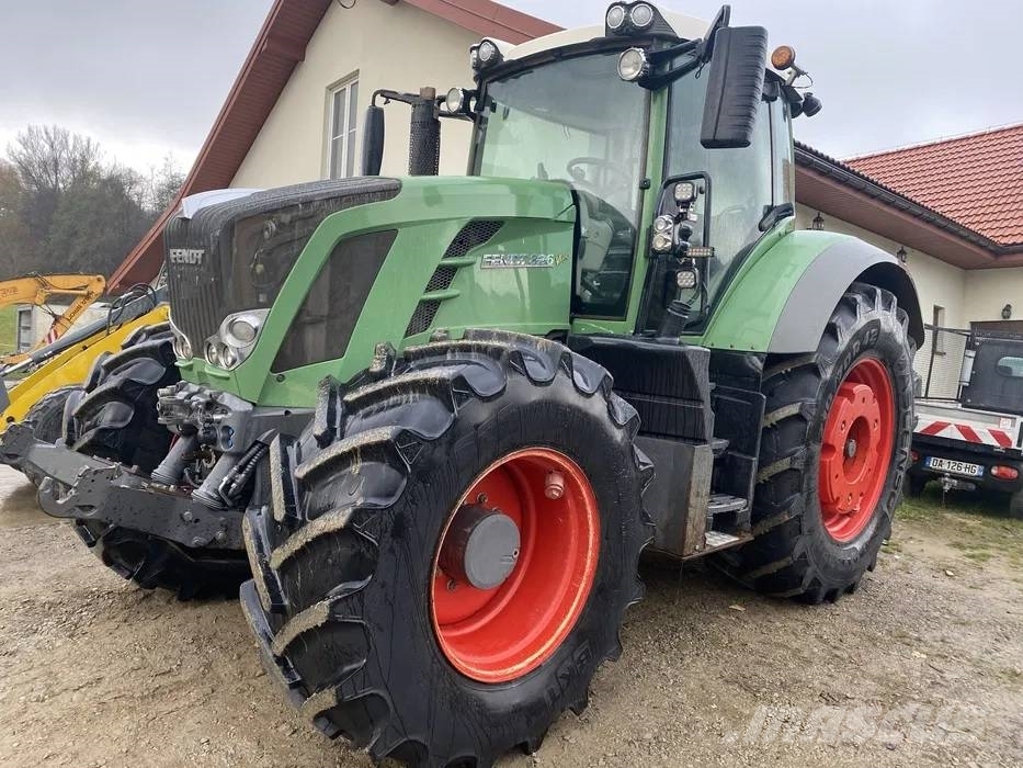 Fendt 826 Vario Traktoriai