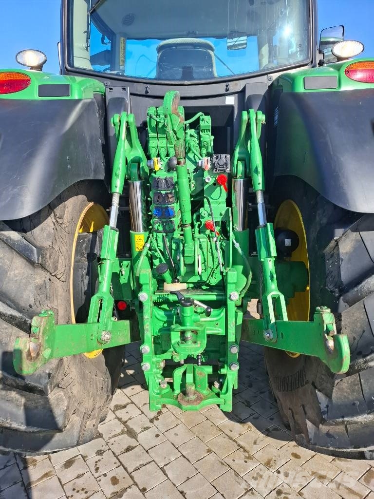 John Deere 6215 R Traktori