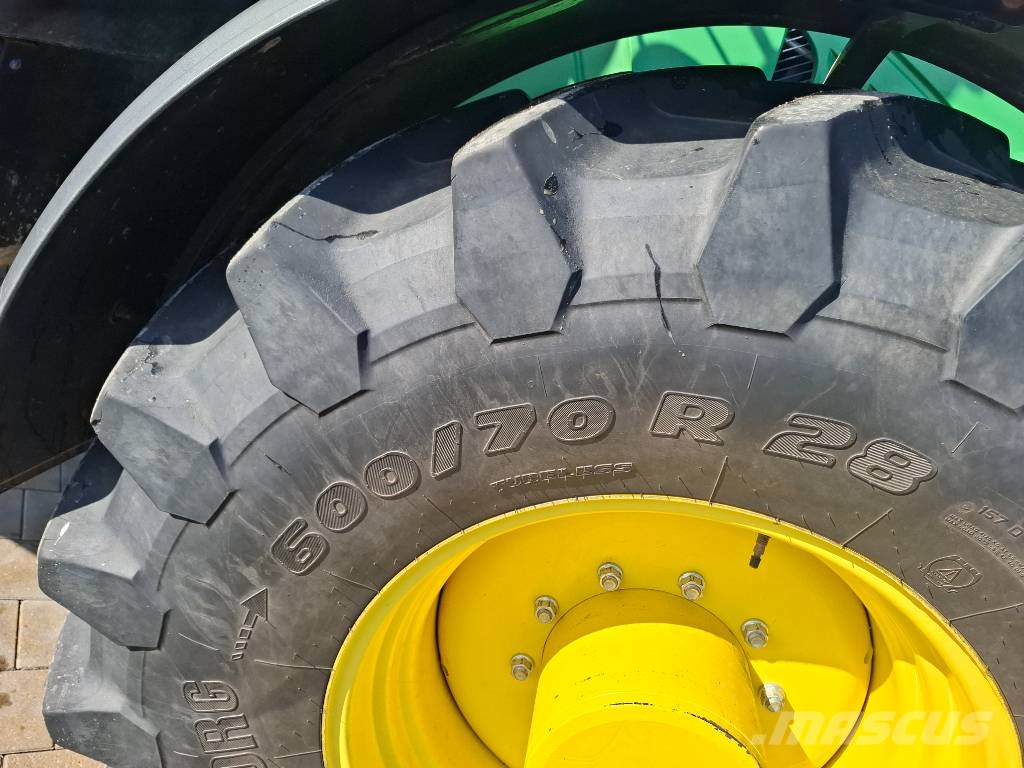 John Deere 6215 R Traktori