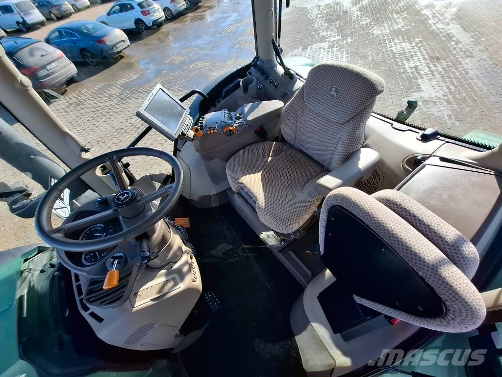 John Deere 6215 R Traktori
