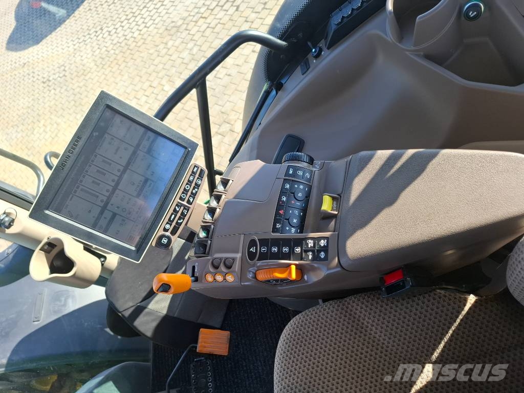 John Deere 6215 R Traktori