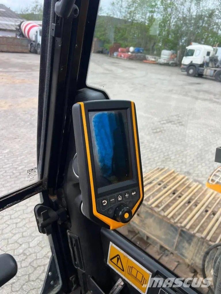 JCB JS 330 LC Kaivukoneet