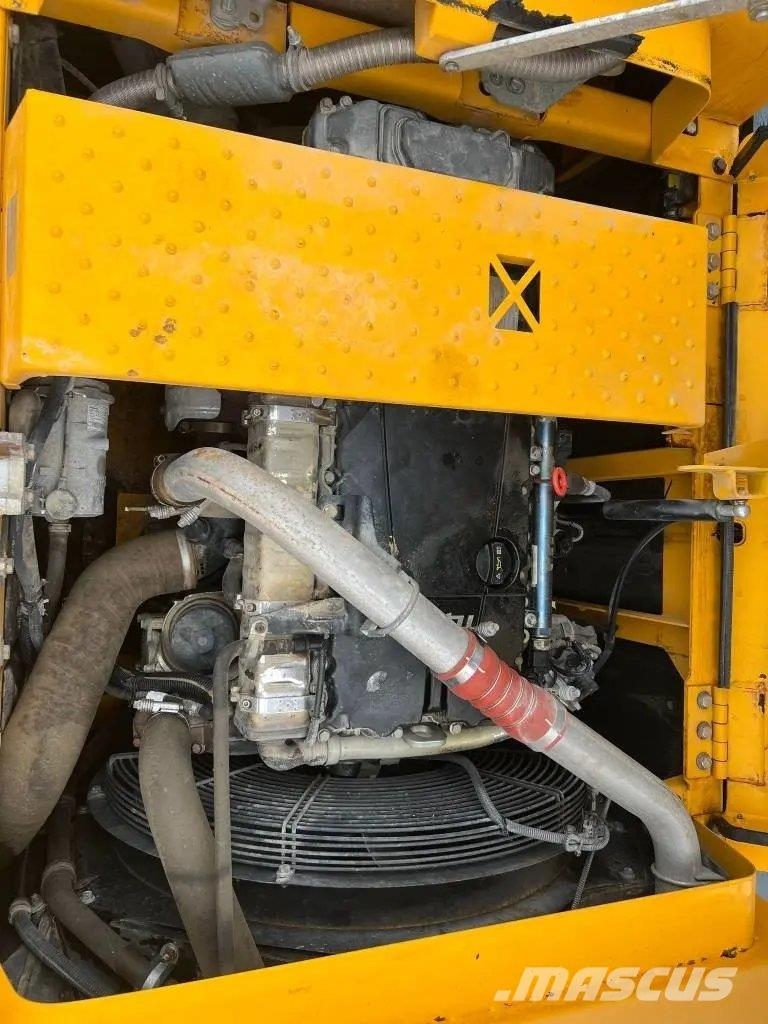 JCB JS 330 LC Kaivukoneet