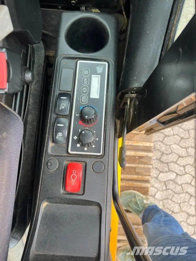 JCB JS 330 LC Kaivukoneet