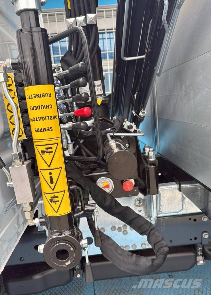 Iveco 35-140 allestito con gru HC Industrie 35XA3 Overige hijsinrichtingen