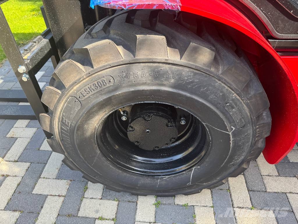 UN Forklift FD35T-DNJM1 4WD V-4166 Vorkheftruck voor zwaar terrein