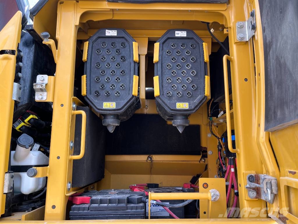 CAT 352 - Next Gen - Hammer Lines / Automatic Greasing حفارات زحافة