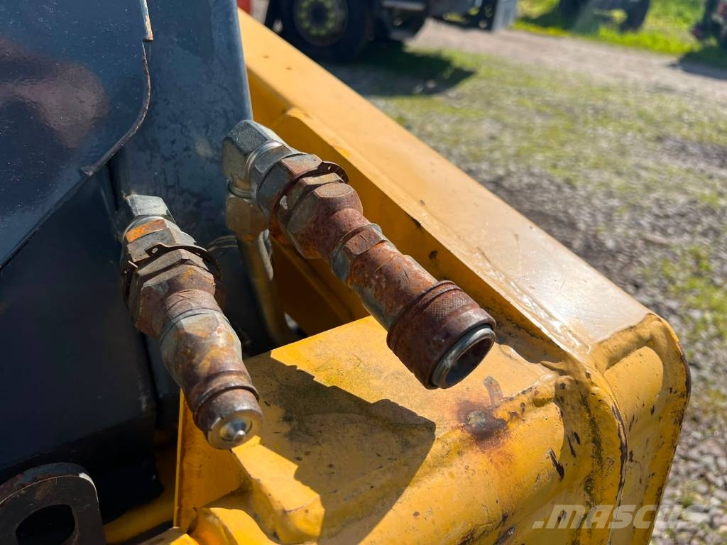 Gehl 4240, FORKS + BUCKET + HYDRAULICS Kompaktlaadurid