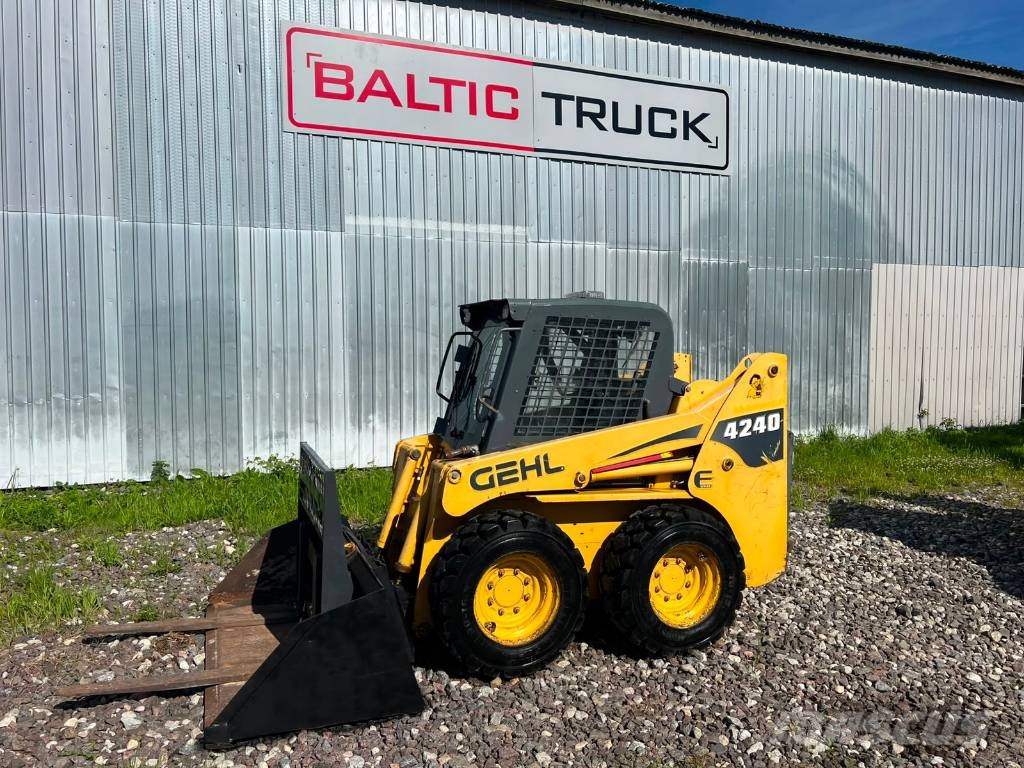 Gehl 4240, FORKS + BUCKET + HYDRAULICS Kompaktlaadurid
