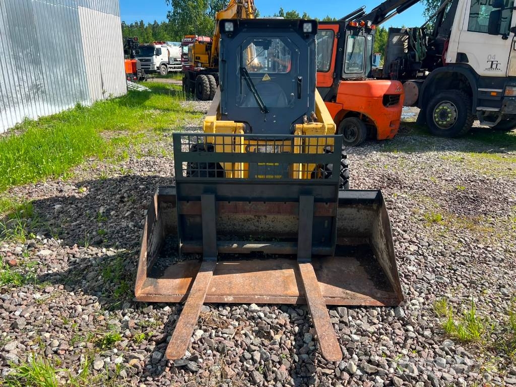 Gehl 4240, FORKS + BUCKET + HYDRAULICS Kompaktlaadurid