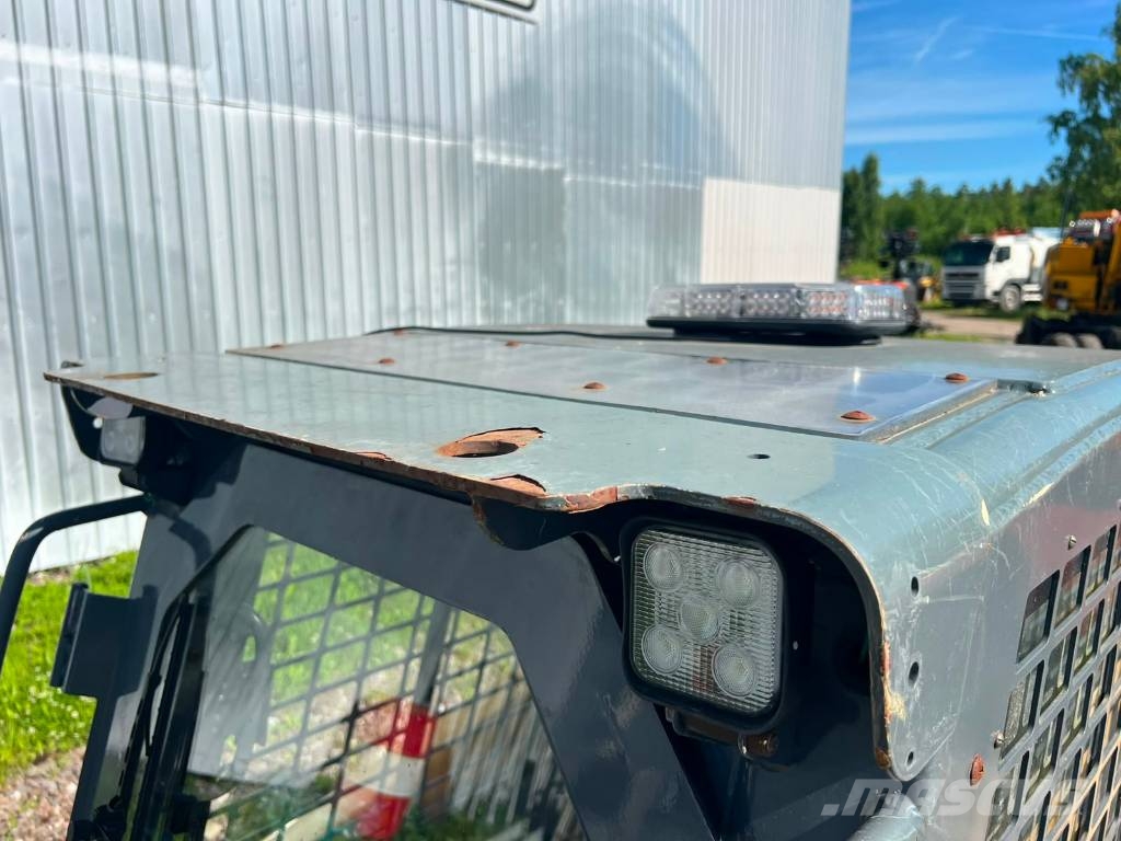 Gehl 4240, FORKS + BUCKET + HYDRAULICS Kompaktlaadurid