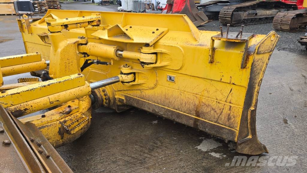 Komatsu D 61 PX Buldooserid
