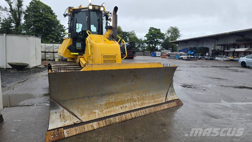 Komatsu D 61 PX Buldooserid