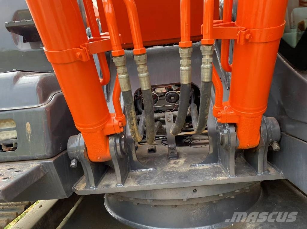 Hitachi ZX 210 حفارات زحافة
