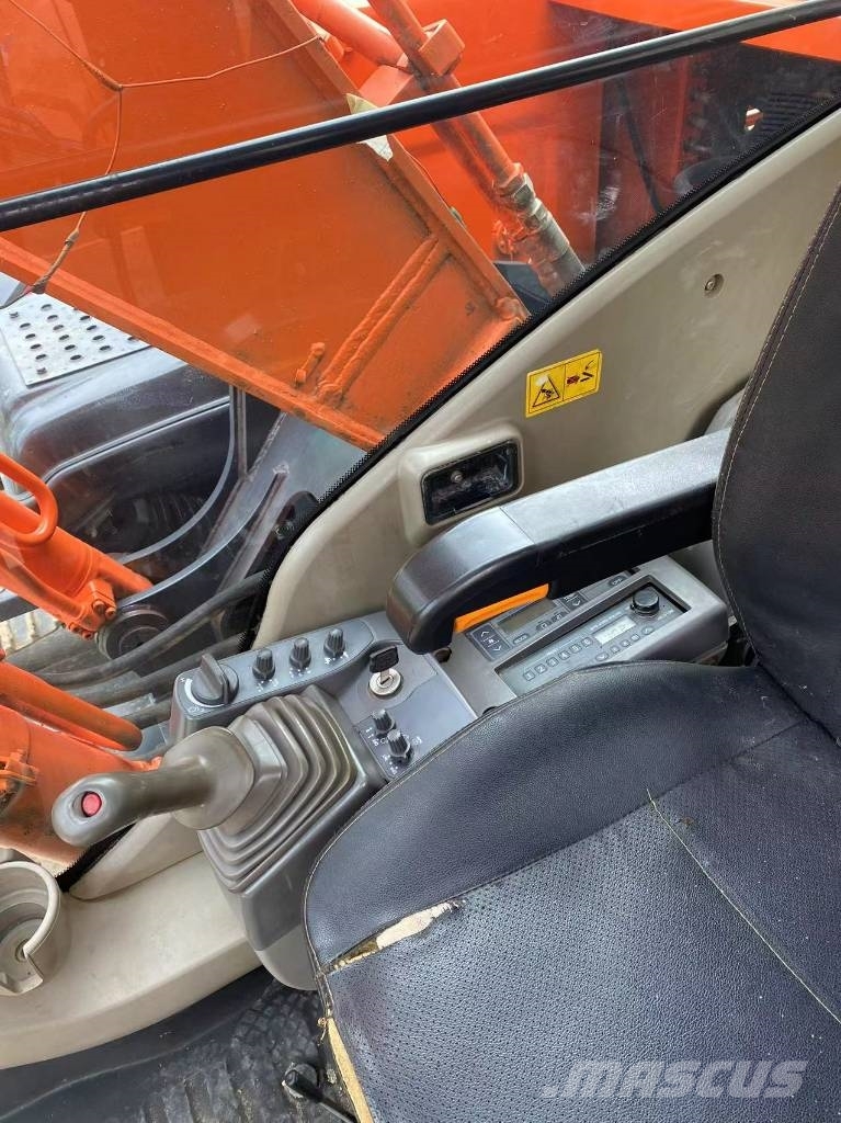 Hitachi ZX 210 حفارات زحافة