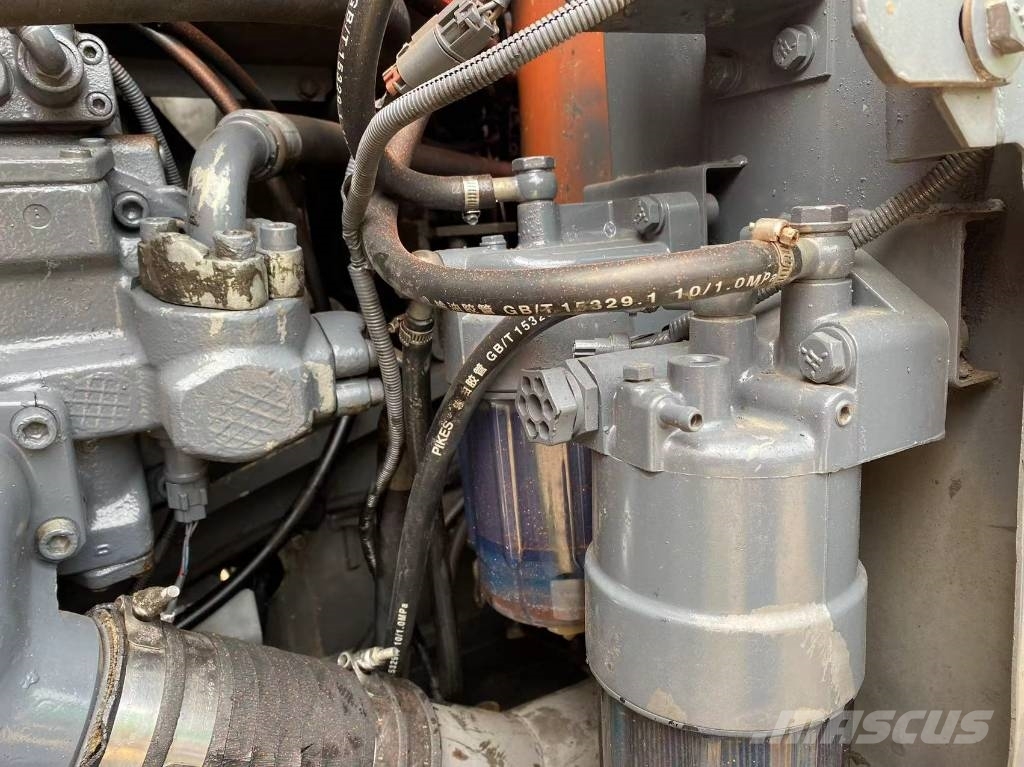 Hitachi ZX 210 حفارات زحافة