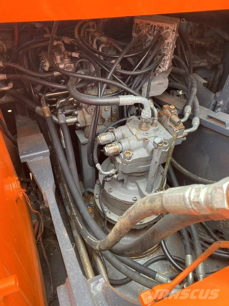 Hitachi ZX 210 حفارات زحافة