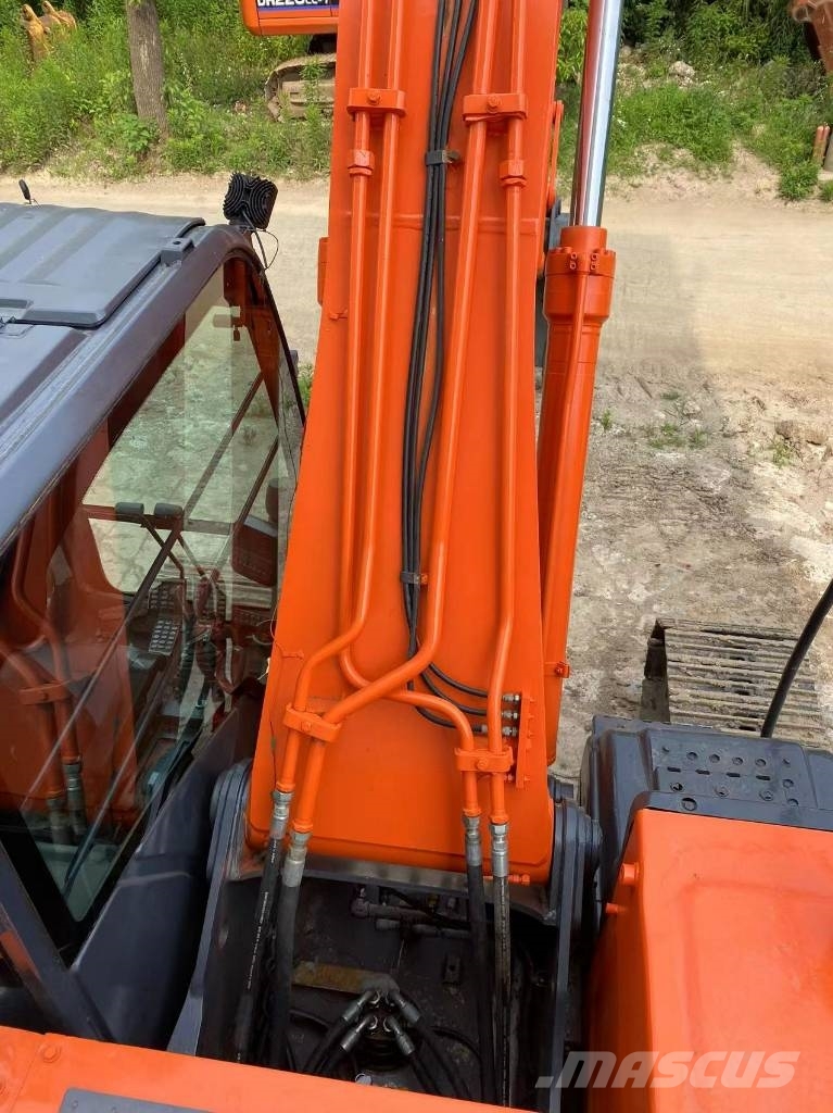 Hitachi ZX 210 حفارات زحافة