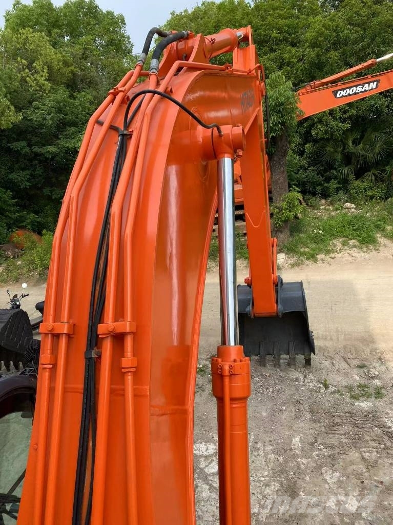 Hitachi ZX 210 حفارات زحافة