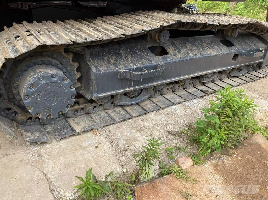 Hitachi ZX 210 حفارات زحافة