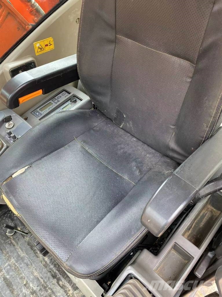 Hitachi ZX 210 حفارات زحافة
