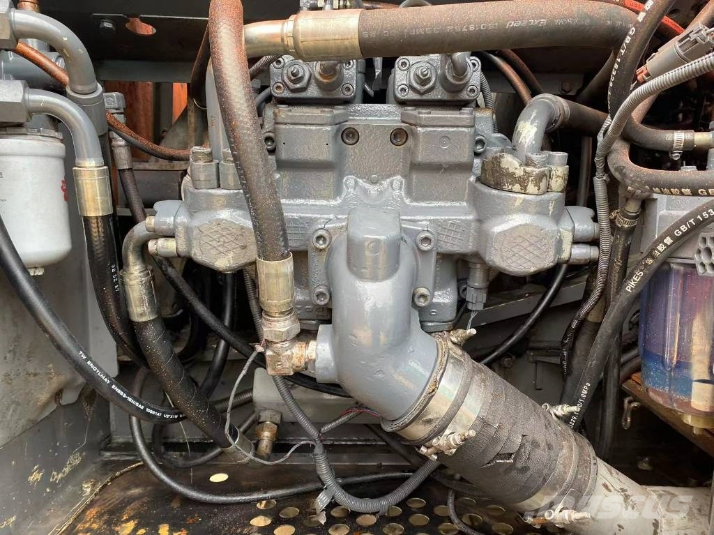 Hitachi ZX 210 حفارات زحافة