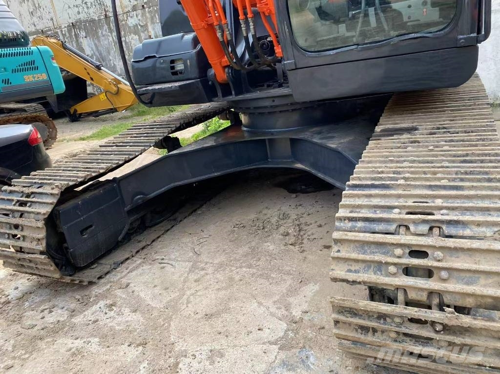 Hitachi ZX 210 حفارات زحافة