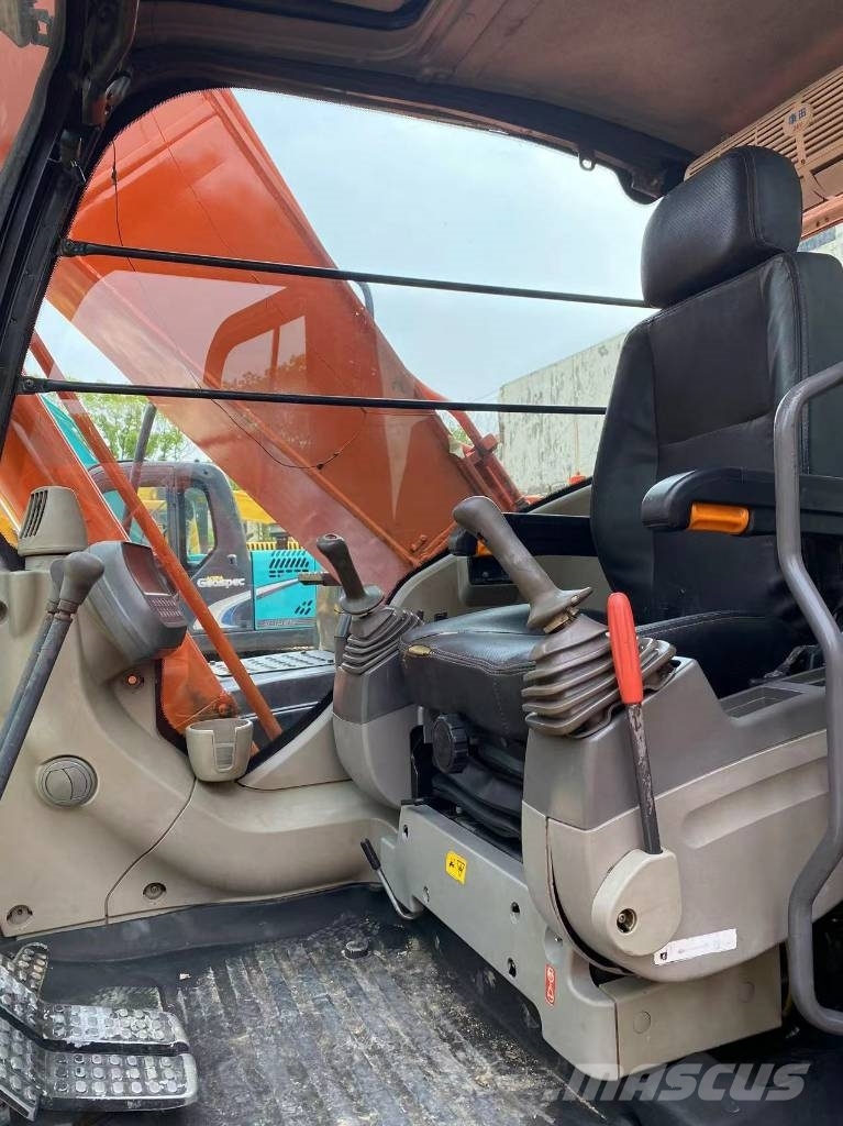 Hitachi ZX 210 حفارات زحافة