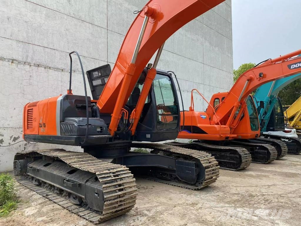 Hitachi ZX 210 حفارات زحافة