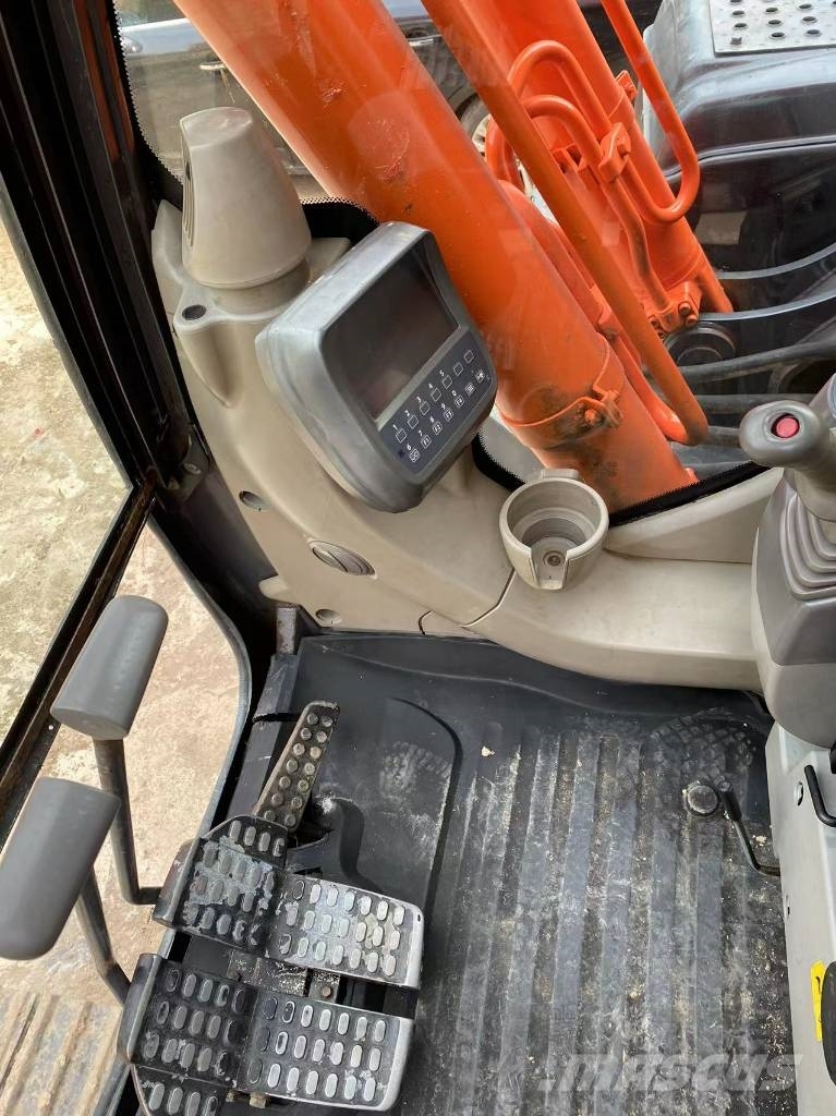 Hitachi ZX 210 حفارات زحافة