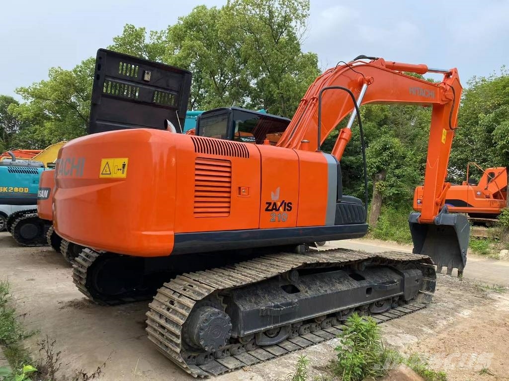 Hitachi ZX 210 حفارات زحافة