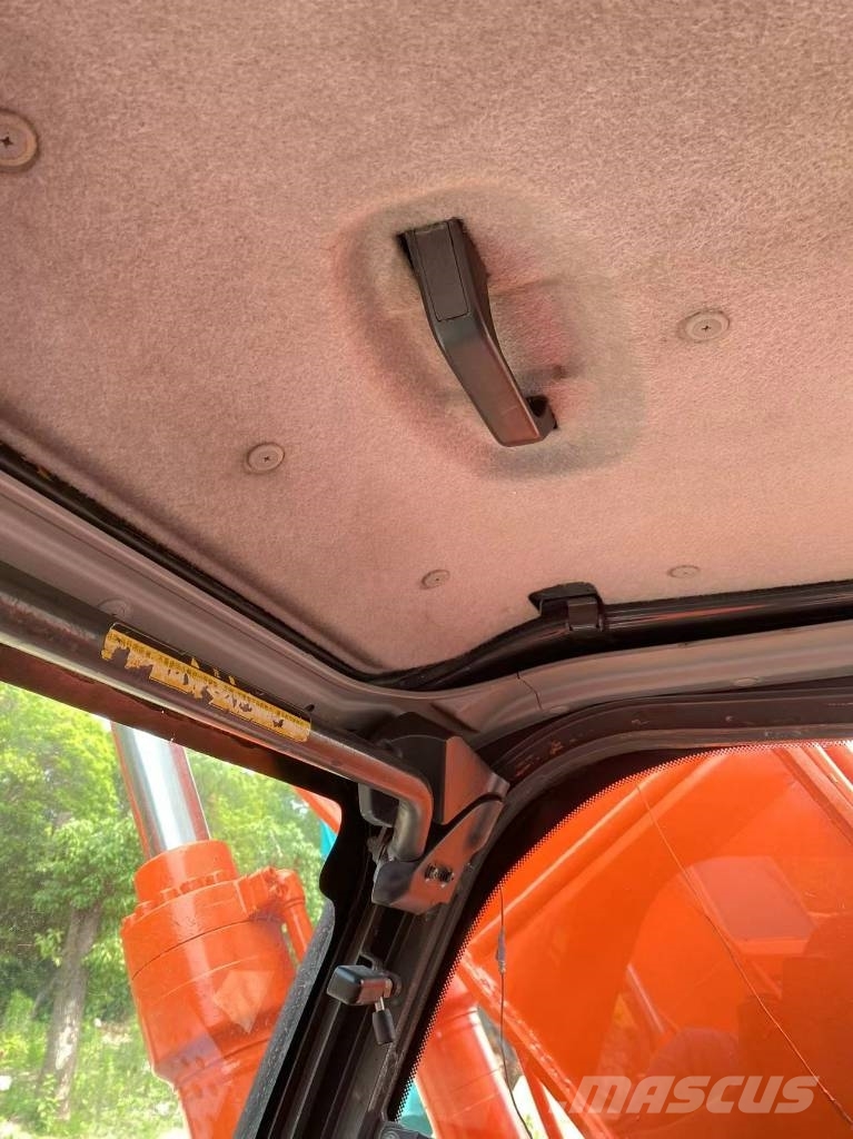 Hitachi ZX 210 حفارات زحافة
