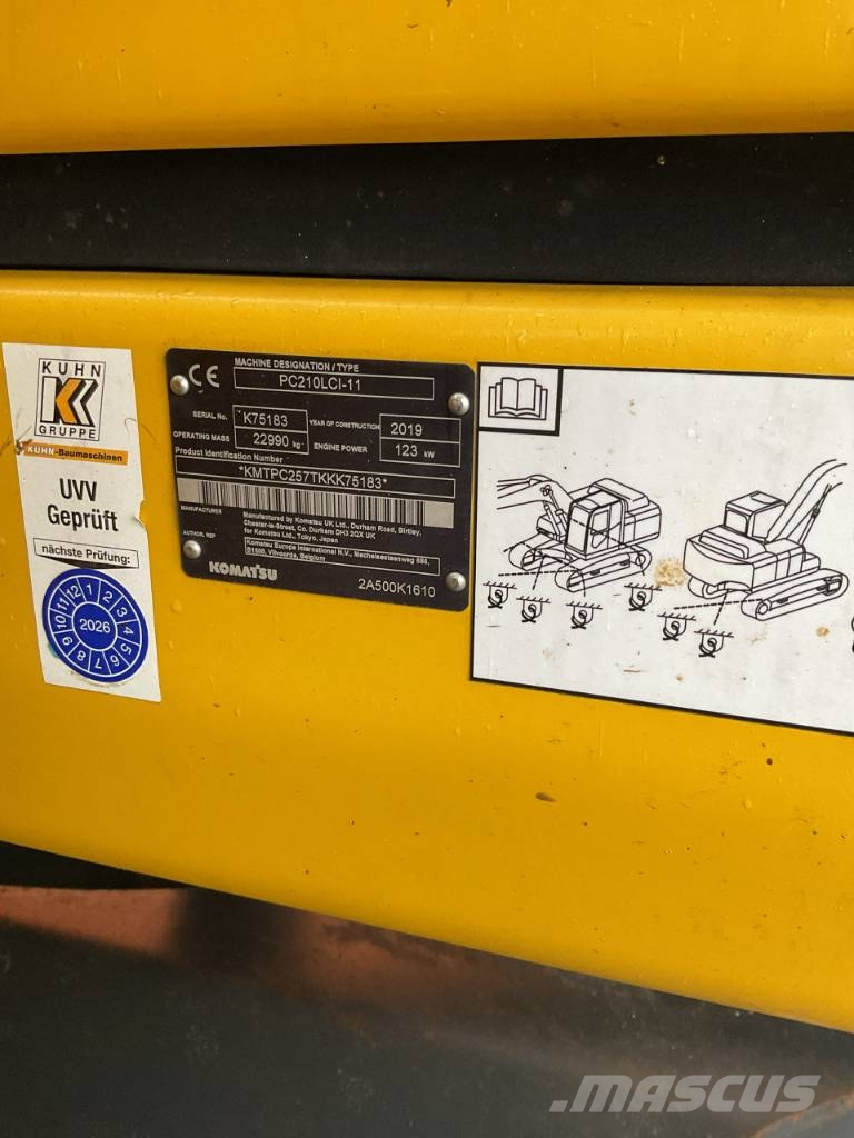 Komatsu PC210LCi-11 حفارات زحافة