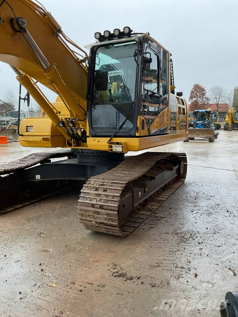 Komatsu PC210LCi-11 حفارات زحافة