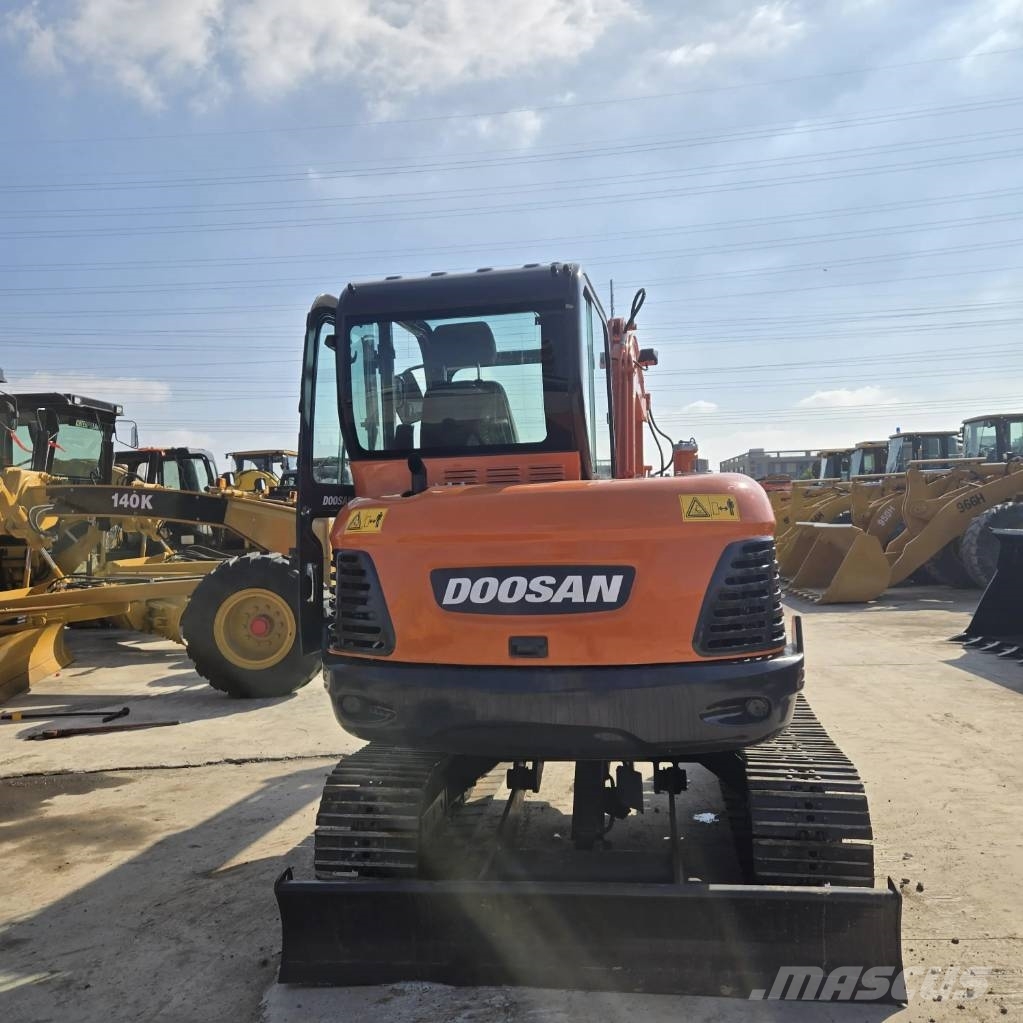 Doosan DX 60-9C 소형 굴삭기 7톤 미만