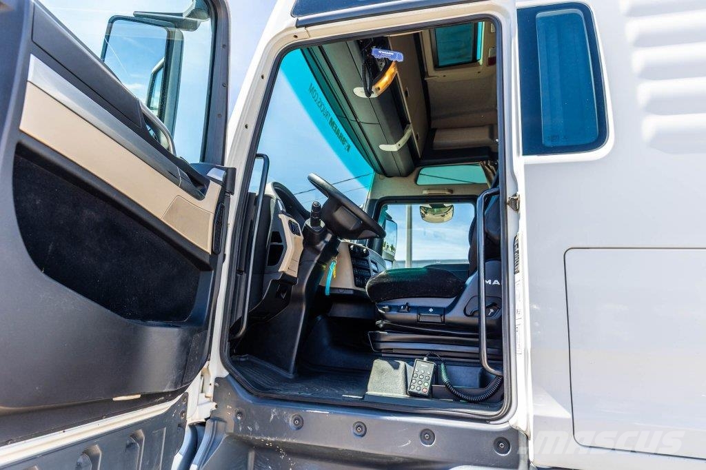 MAN TGX 18.470 XXL BLS + KIPHYDR. Vetopöytäautot