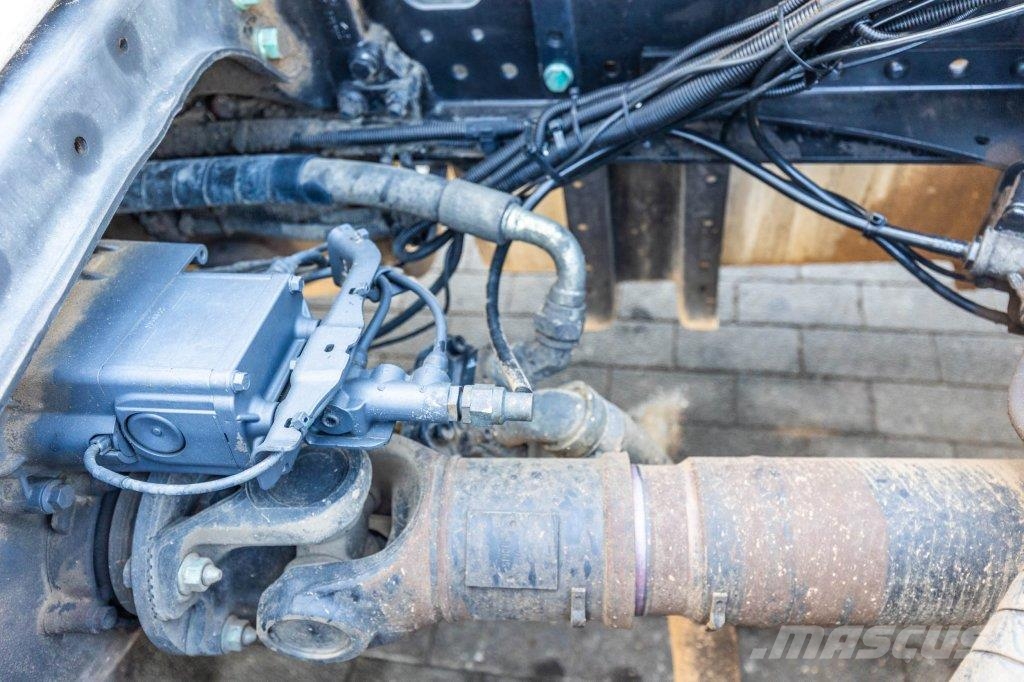 MAN TGX 18.470 XXL BLS + KIPHYDR. Vetopöytäautot
