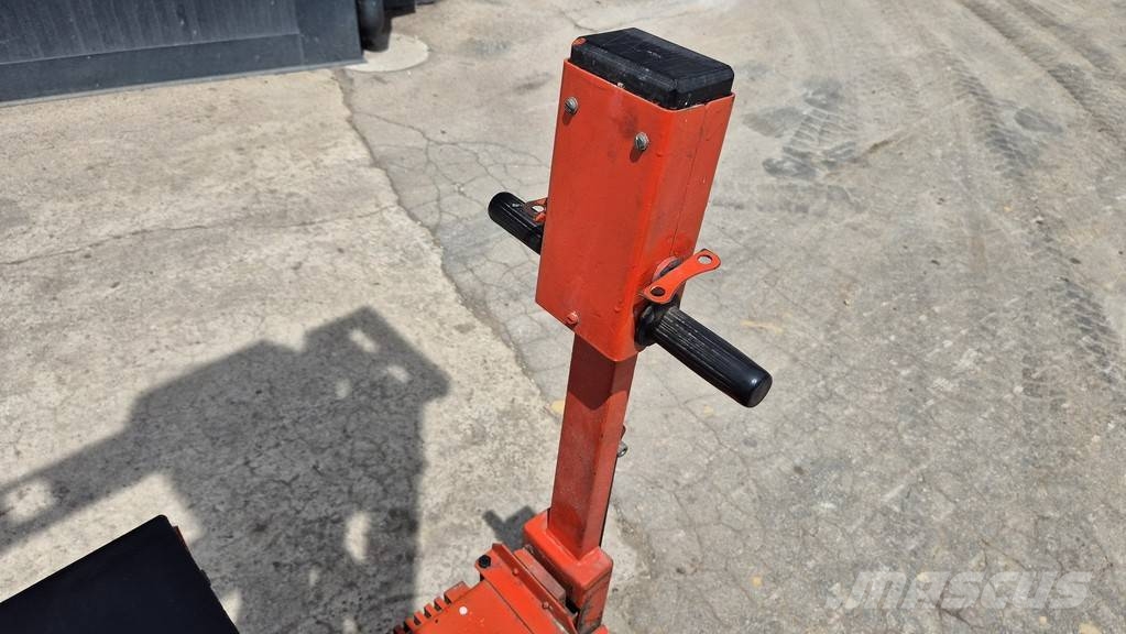 BHV 1251 - 1983 YEAR - 350CM LIFT 行走控制式堆積機