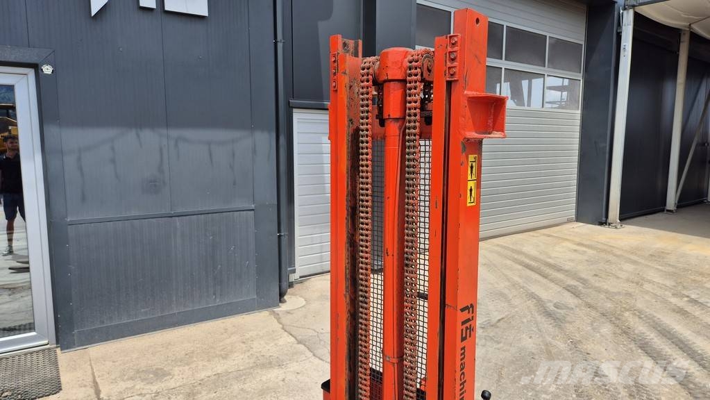 BHV 1251 - 1983 YEAR - 350CM LIFT 行走控制式堆積機