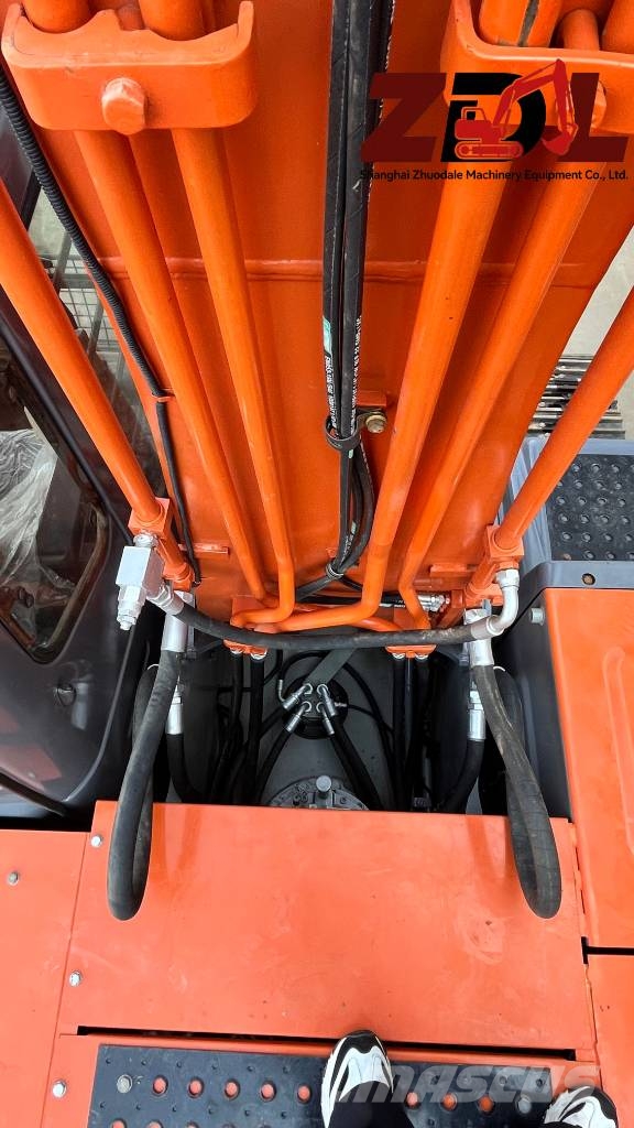 Hitachi ZX 200 Bagri goseničarji