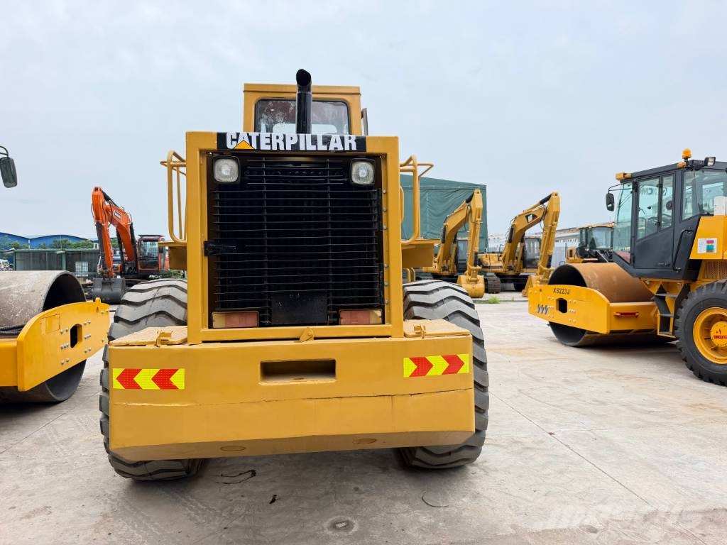 CAT 966D Kolesni nakladalci