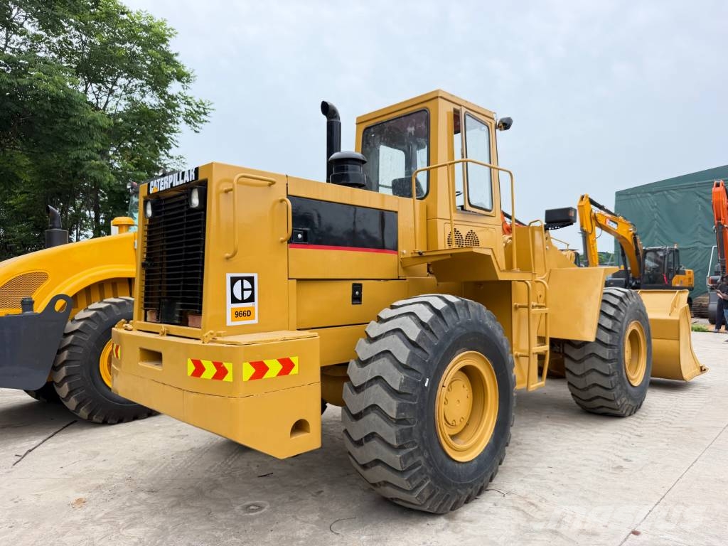 CAT 966D Kolesni nakladalci